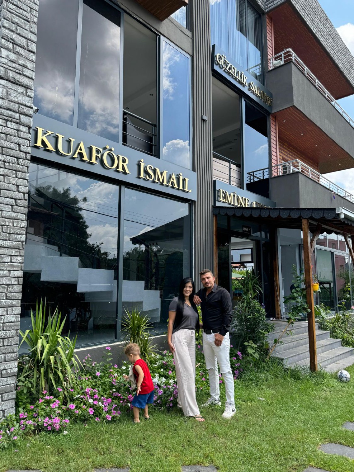 Kuaför İsmail salonunun dış görünümü